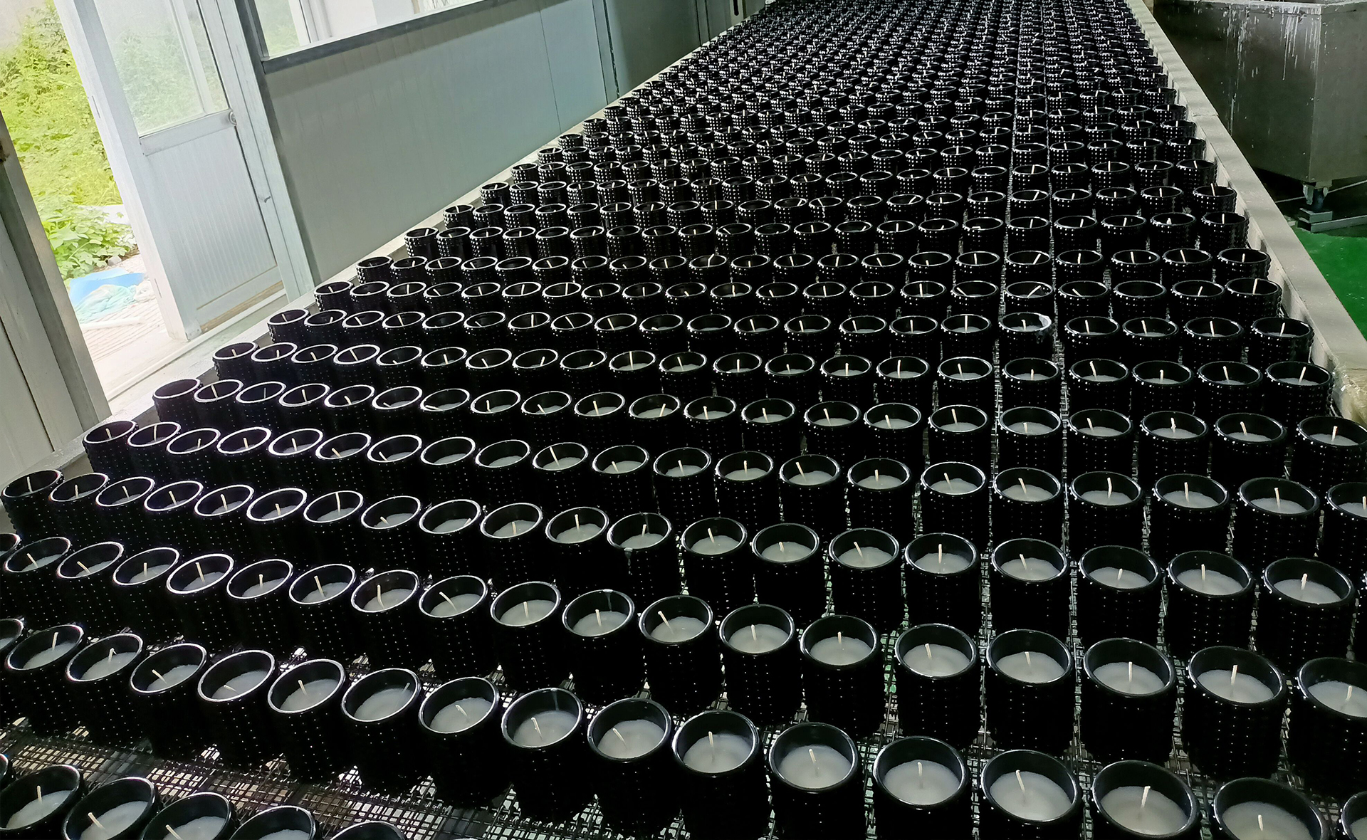 10000㎡ workshop with the capacity 30000 pcs glass candles per day,State of art of the production line